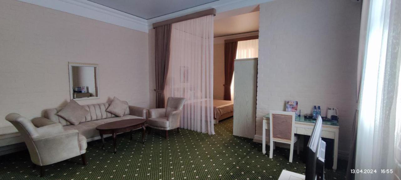 Bek Plus Hotel Takchilik Exterior foto